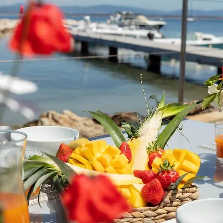 La Roche, Cabanon Cosy Les Pieds Dans L'eau Avec Vue Exceptionnelle Tatil Evi *