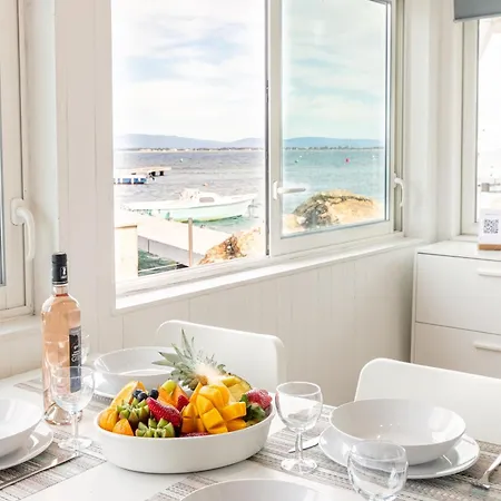 Tatil Evi La Roche, Cabanon Cosy Les Pieds Dans L'eau Avec Vue Exceptionnelle