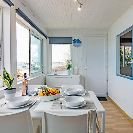 Casa vacanze La Roche, Cabanon Cosy Les Pieds Dans L'eau Avec Vue Exceptionnelle Hyères