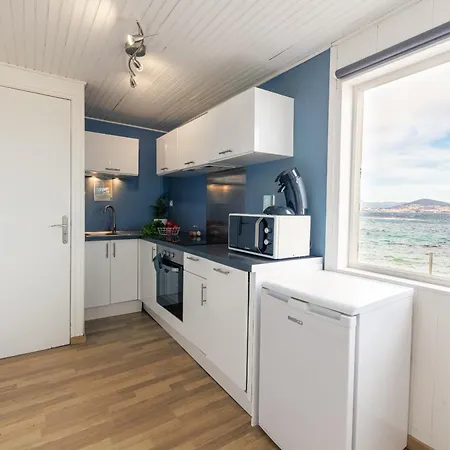 La Roche, Cabanon Cosy Les Pieds Dans L'eau Avec Vue Exceptionnelle Dom wakacyjny