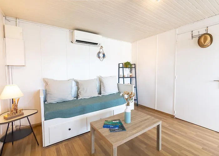 La Roche, Cabanon Cosy Les Pieds Dans L'eau Avec Vue Exceptionnelle Casa vacanze *